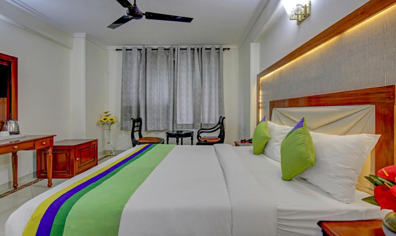 Hotel Treebo Corporate Park Nueva Delhi Exterior foto