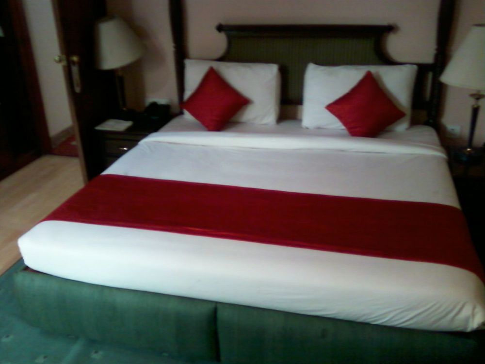Hotel Treebo Corporate Park Nueva Delhi Exterior foto