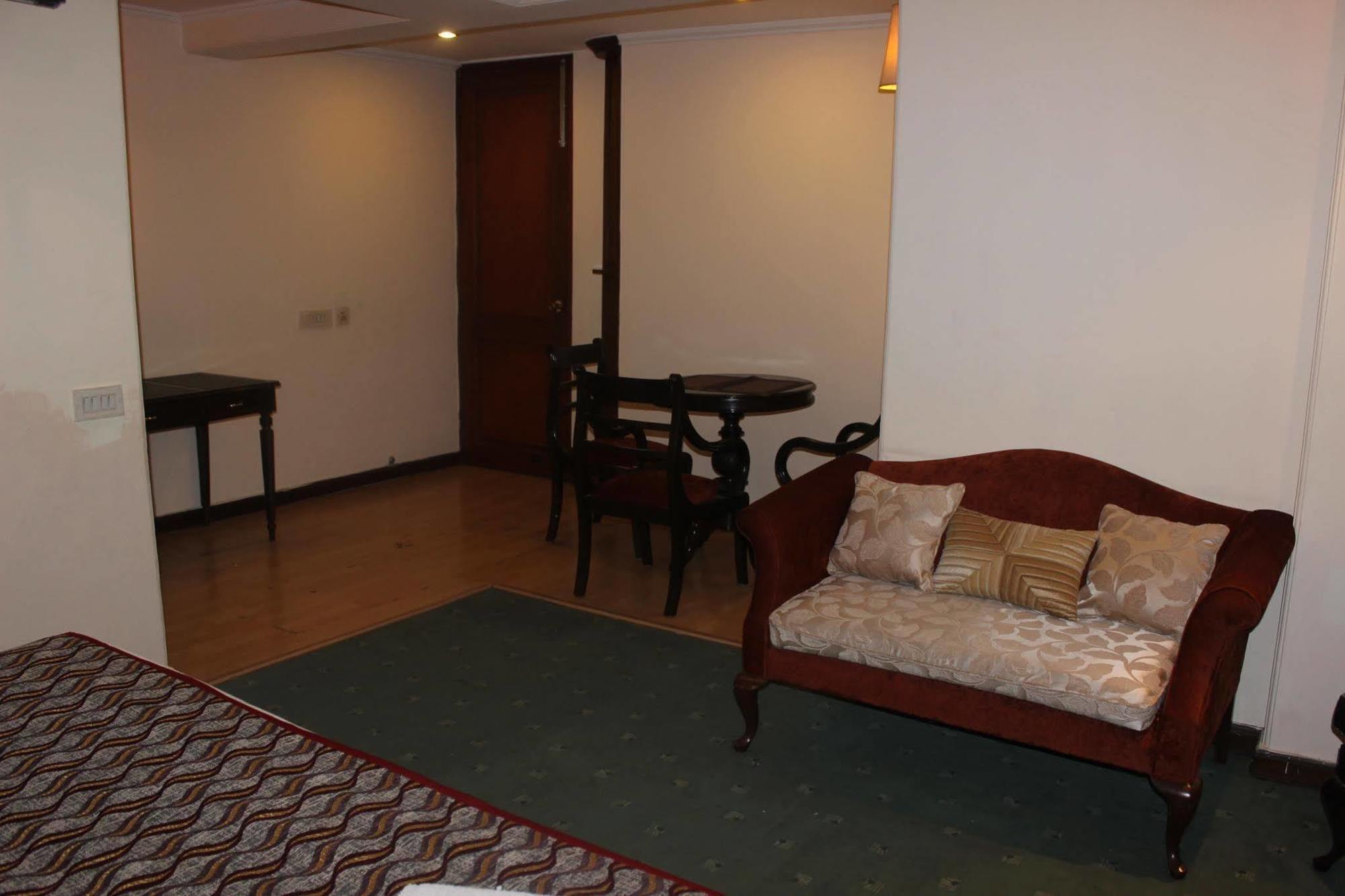 Hotel Treebo Corporate Park Nueva Delhi Exterior foto