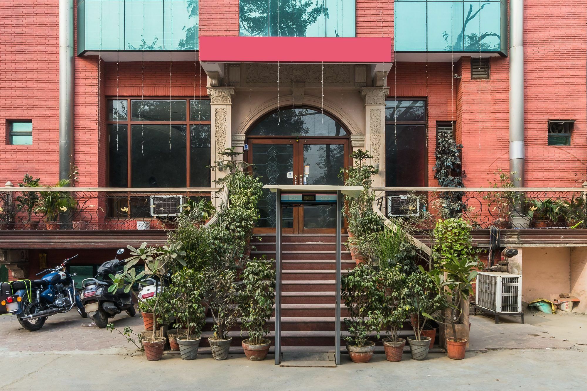 Hotel Treebo Corporate Park Nueva Delhi Exterior foto